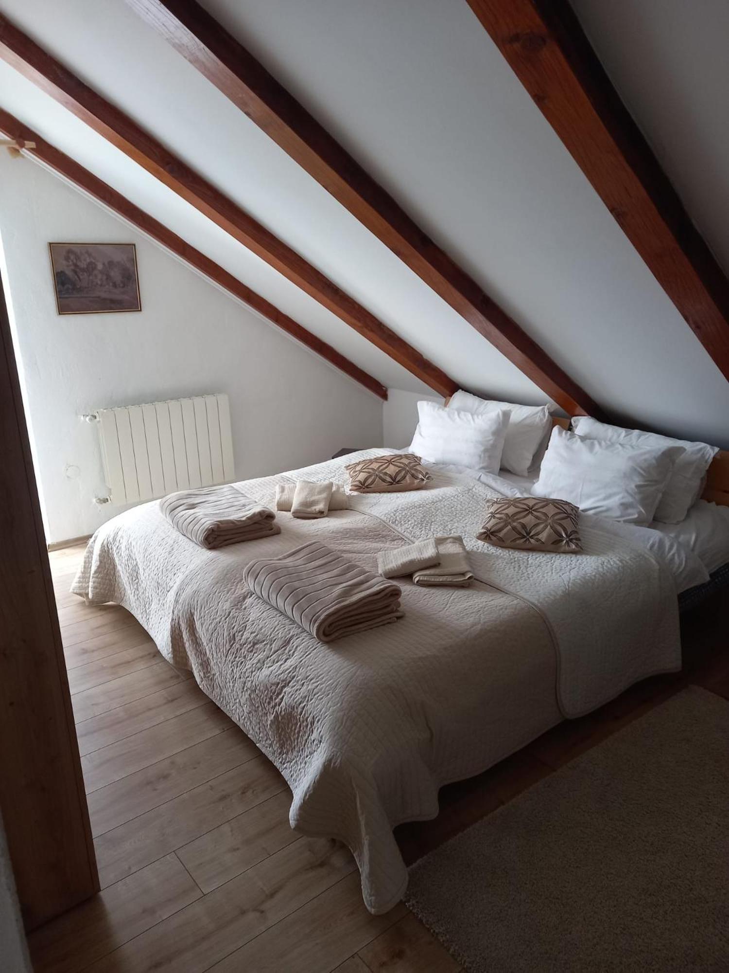 Apartment Ajda Udbina Extérieur photo